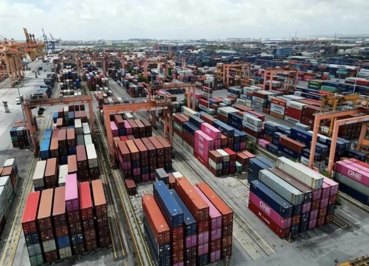 Logistics firms face global pressure to go green